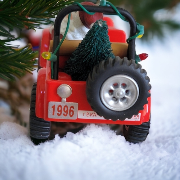 IOB HALLMARK SIGNED KEEPSAKE 1996 SANTA'S 4X4 RED JEEP HERE COMES SANTA ORNAMENT - Picture 11 of 15